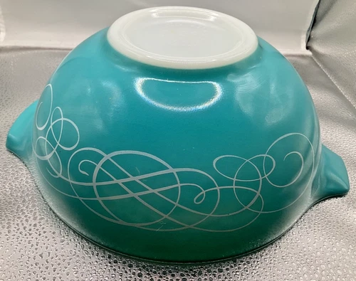 Vintage 1959 Pyrex Promotional Turquoise Scroll Cinderella Bowl 2.5 QT 443 2 1/2