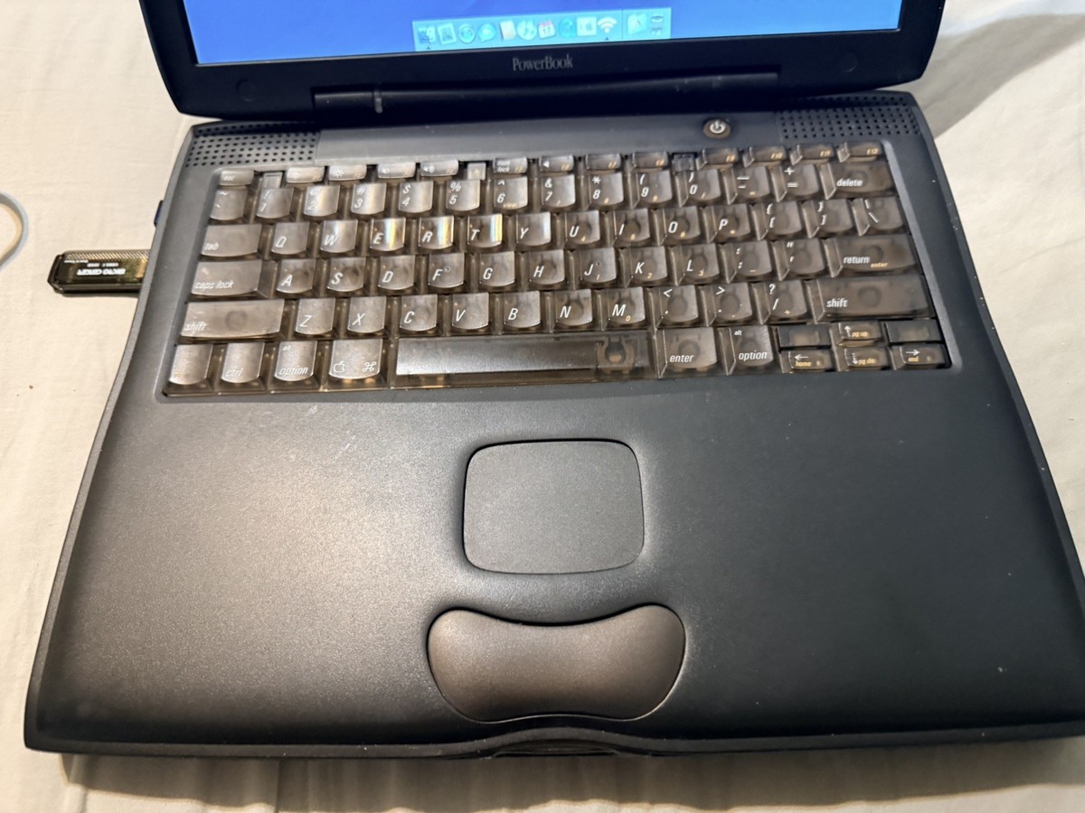 Apple Macintosh PowerBook G3 Pismo M7572, 500MHZ, 1GB, 80GB SSD