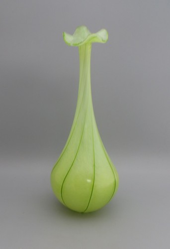 Fabulous Bulbous Stemmed Will Shakspeare British Art Glass Vase, Green, 30.5cm - Picture 3 of 12