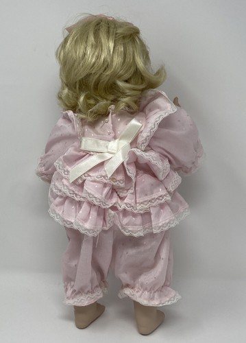 Susan Wakeen 1993 - Fashion Girl Doll with Blonde Hair Blue Eyes In Pink Jumper - Picture 2 of 10