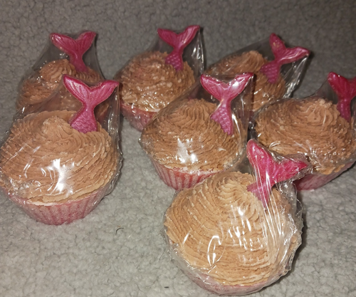 LOT OF 7 HOME MADE CUPCAKE SOAPS STRAWBERRY SCENT VANILLA SCENT BUBBLE FROSTING - Picture 2 of 2
