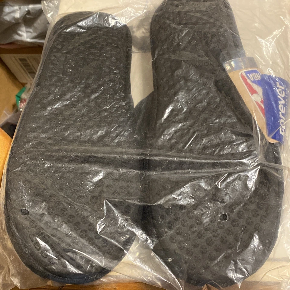 San Antonio Spurs XL NBA Slippers by Forever Collectibles - Image 2 of 3