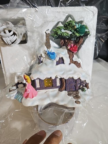 Disney Christmas Village Aurora’s Cottage Sleeping Beauty Winter Lighted House - 第 14/18 張圖片
