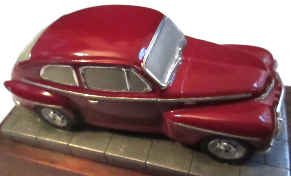 unique red pewter-model VOLVO PV544 1965 1/43 "20 YEARS VOLVO-CLUB GERMANY 1998" - Image 4 of 4