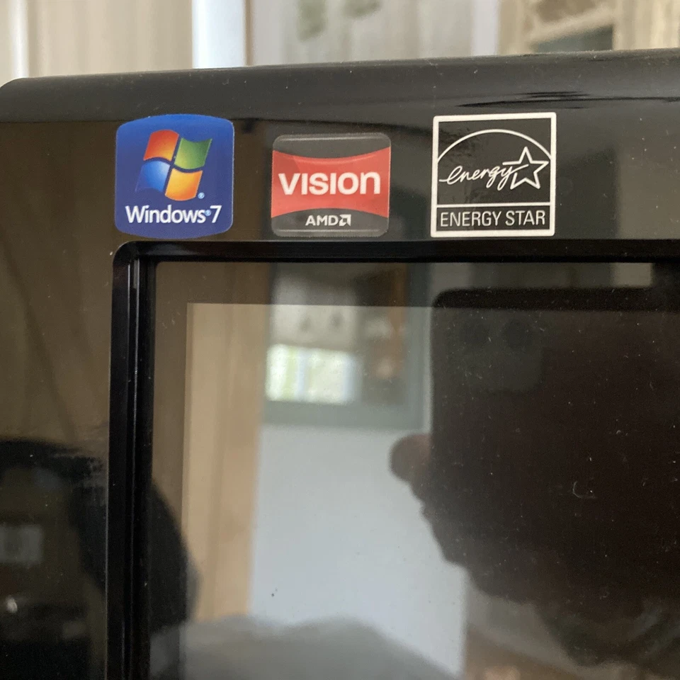 HP TouchSmart 310 (750GB, 2.9GHz, 6GB) PC Desktop Touchscreen AIO Computer - Image 3 of 4