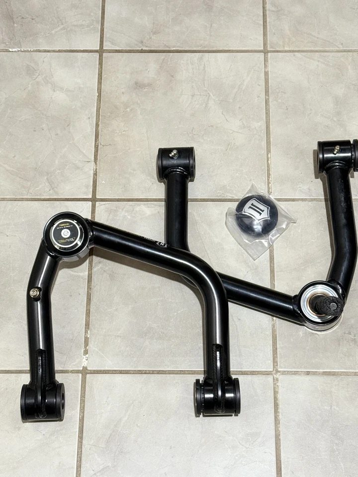 Kit brazo de control superior tubular ICON Delta Pro para Toyota Tundra Sequoia 2022-25 Foto 3 de 4