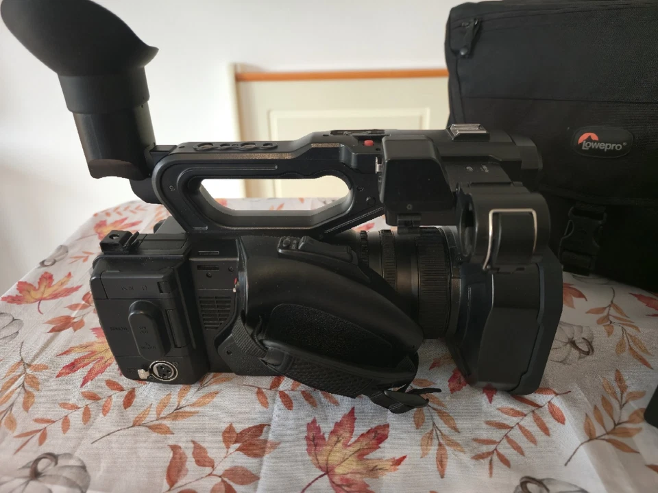 Panasonic HC-X2E 4K Professional Camcorder Video Camera 15MP 1.0-type Sensor - Image 3 of 4