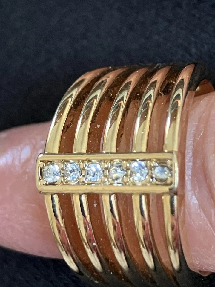 ANN TAYLOR Chapado en Oro Redondo y Cristales Baguette Talla 8 Banda Anillo Poder Profesional Foto 2 de 4