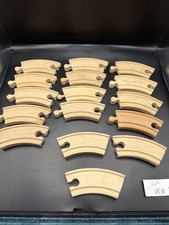 Wooden Train 4" Curved Tracks Lot of 16 Pieces Mixed Lot.