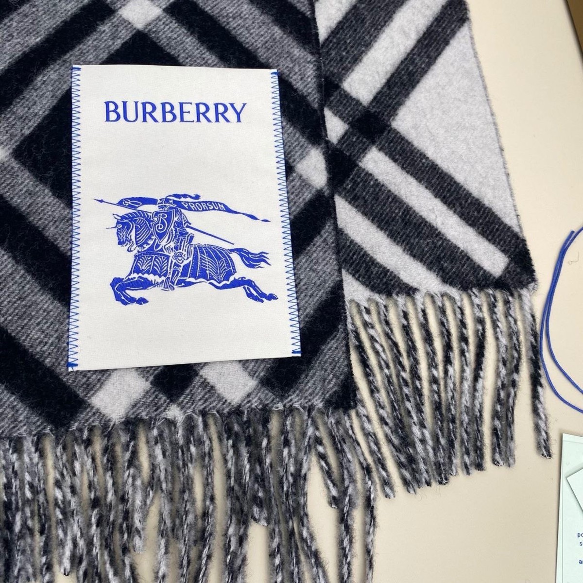 Burberry double-sided plaid scarf! Absolutely stunning and