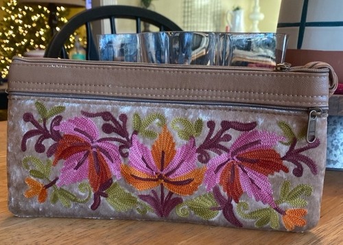 New Embroidered Floral Clutch Bag Brown Hardware Zipper Accent Wristlet Strap