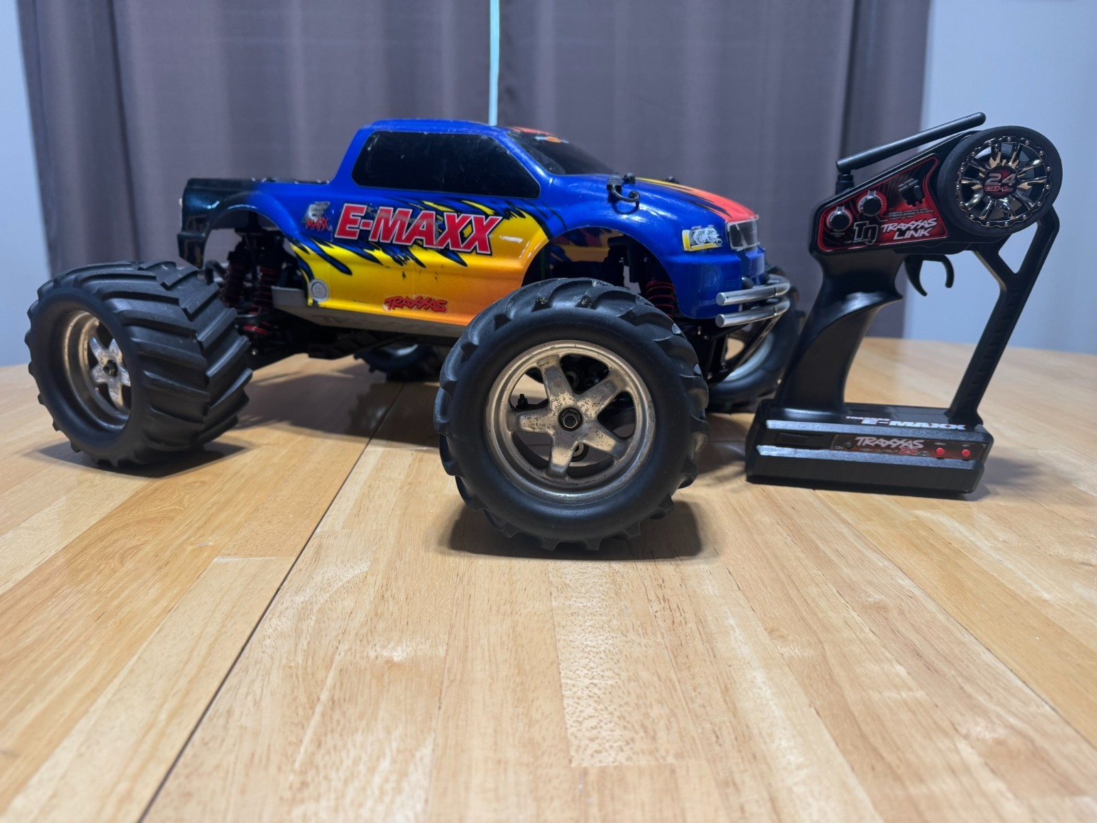 Traxxas E-Maxx Brushed Dual Motor RTR RC Monster Truck 4WD