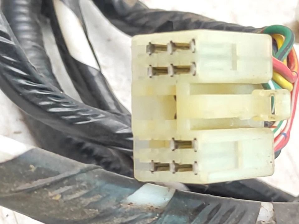 Mazda B2200 B Serie UF 2.2D 48kW 1989 Cablaggio Loom UC0567120C - Изображение 4 из 4