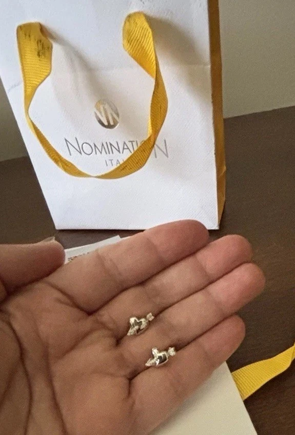 Tachuelas en forma de corazón Nomination de acero inoxidable plateado con pendientes cúbicos de zarconi Foto 2 de 4