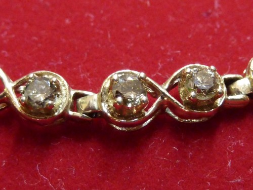 14KT GOLD 28 DIAMOND BRACELET APPROX 7 INCHES - Picture 2 of 2