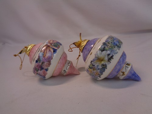 Vintage 1999 Bradford Editions Porcelain Floral Oranaments (2) - Circle of Charm - Picture 6 of 6
