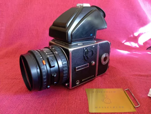Hasselblad 503 cw Millennium edition + A12 6x6 + CFE 80mm + PM45
