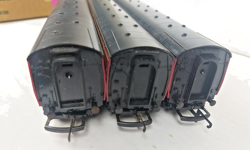 3 x Tri-ang LMS Passenger Coaches inc Brake. OO. - Picture 4 of 9