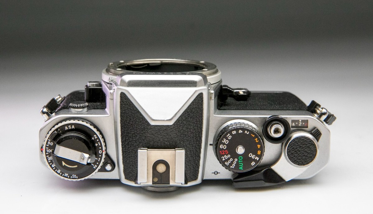 NIKON　FE Amazon.com : Black Nikon FE SLR film camera (Renewed