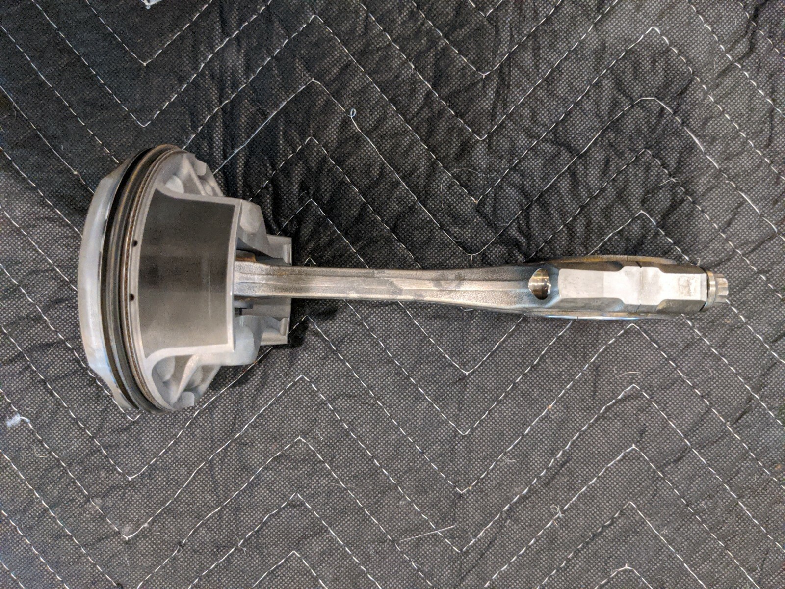Ferrari 458 Piston w/ Connecting Rod , RH Cylinder Bank 260683