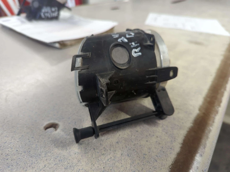 LÂMPADA DE NEBLINA DIREITA CHEVY MALIBU 13 14 15 16 MONTADA NO PARA-CHOQUE - Imagem 2 de 4