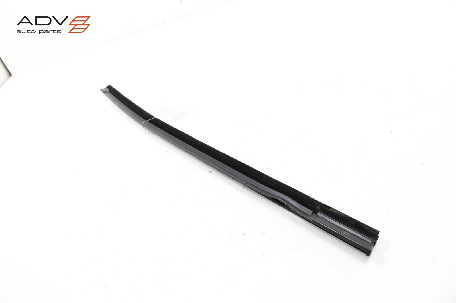 2017 - 2020 MASERATI LEVANTE REAR LEFT DRIVER SIDE DOOR WINDOW BELT MOLDING OEM