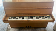 Pianino/Klavier braun in Holzoptik, 88 Tasten, 3 Pedale Upright Piano