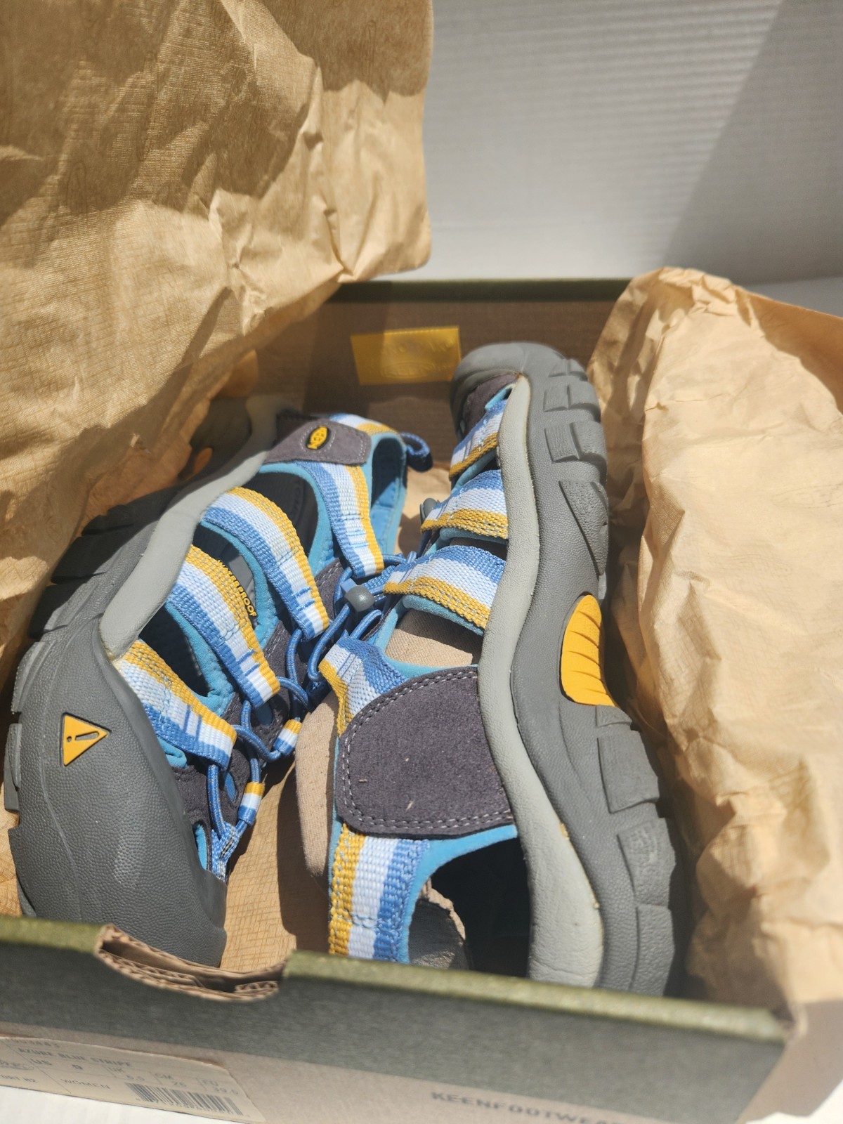 *NUOVO* SANDALI DONNA KEEN TAGLIA 9 AZZURRO RIGHE NEWPORT H2 1003443