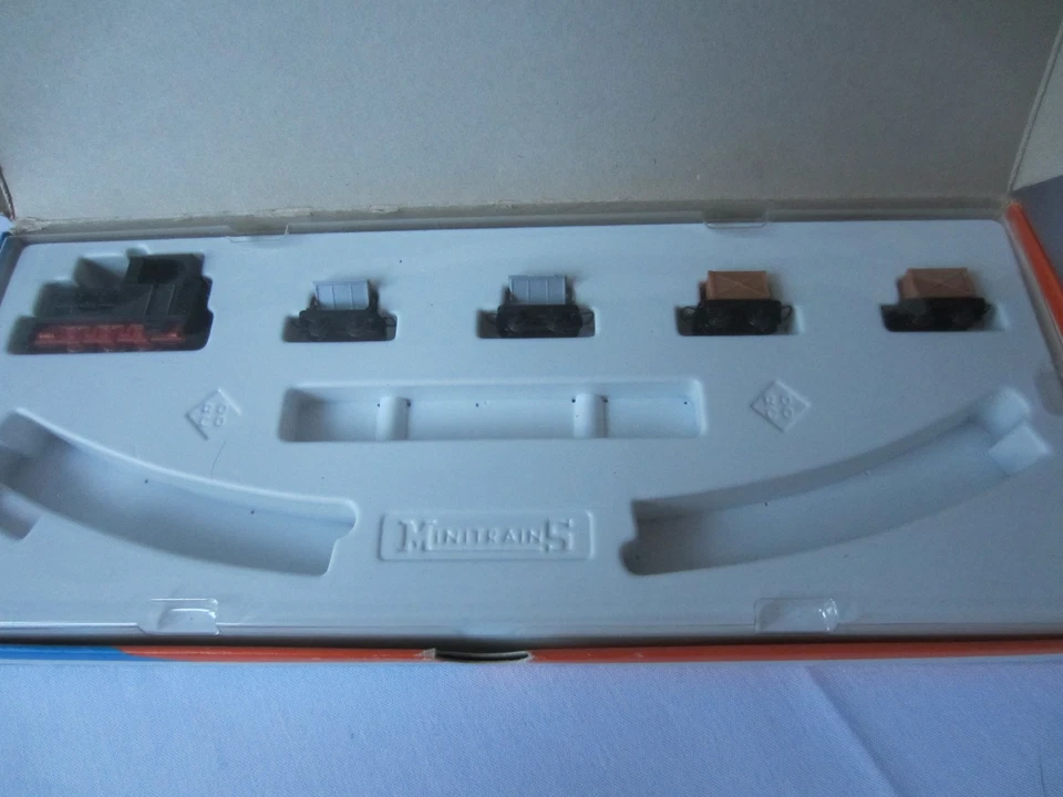 H0e Roco Minitrains #4000: Grubenbahn Diesellok + 2 Kipploren + 2 Kastenloren