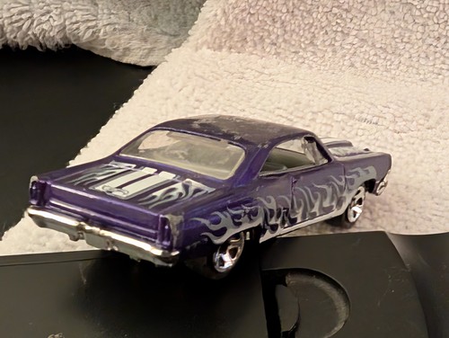 GORGEOUS EXTERIOR/INTERIOR STYLE 1966 FORD FAIRLANE GT MFG 2009 HW 1:64 SCALE - Picture 12 of 18