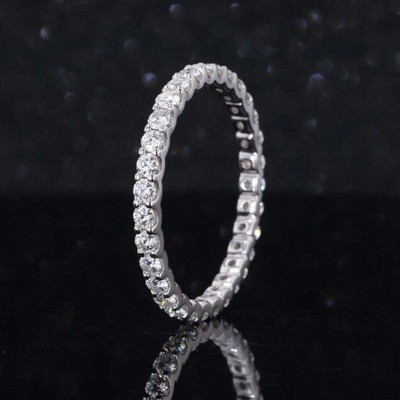 Full Eternity Ehering Band 2ct Rundschliff Moissanit 14k Weißgold über