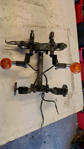 SINNIS QH 125 QH125 SCRAMBLER TOP AND BOTTOM YOKE WITH BLINKER - Bild 1 von 4