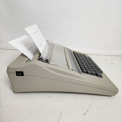 Sharp 3000 III Electric Typewriter Working In Case Type Writer Vintage Office - Picture 15 of 19