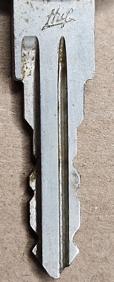 Llave Mercedes-Benz W123 1976-85 240D, 280CE, 280E, 300D, 300CD, 300SC, 300TD Foto 4 de 4