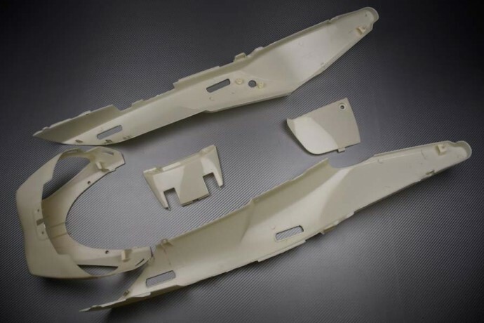 Carénage arrière Kawasaki GTR 1400 pour rénovation moto et peinture perso