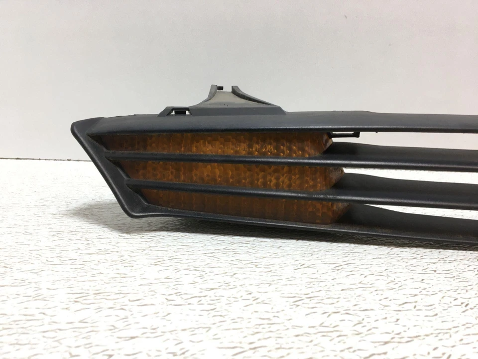 00 01 02 03 04 Ford Focus parrilla Foto 4 de 4