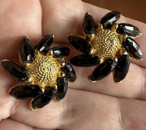 Vintage goldfarbene schwarze Glas Strass Clip auf Ohrringe Floral Blütenblätter