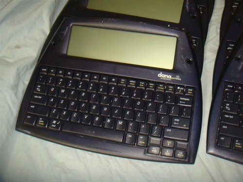 18 QTY ALPHASMART DANA WIRELESS COMPACT PORTABLE WORD PROCESSORS -READ! - Picture 2 of 13