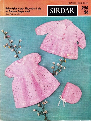 BABY JACKE/CARDIGAN~KLEID~HAUBE~STRICKMUSTER MUSTER~ALTER 6-9 MONATE (W41)