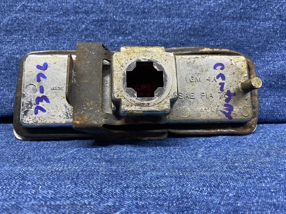 1973-1976 Buick Century левый задний 1/4 панель крыла боковой габаритный фонарь 59674391 - Изображение 4 из 4