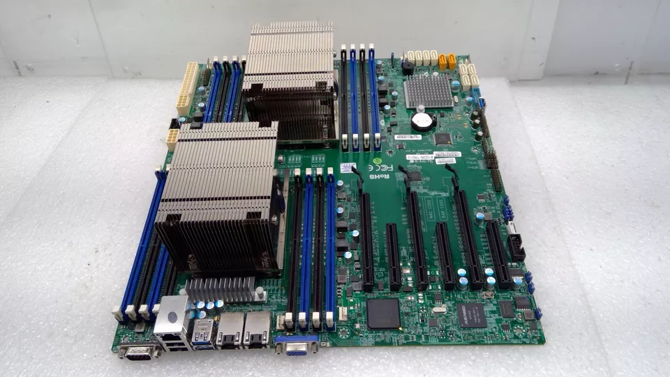 Placa madre Intel SuperMicro X10DRi-TR013 + disipador térmico 2CPU E5-2680v4@2,4 GHz x2 Foto 2 de 4