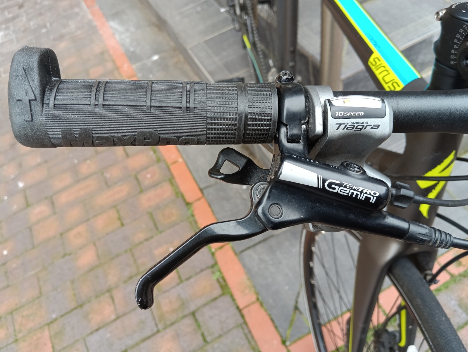 SPECIALIZED SIRRUS DISC UPGRADED HYBRID BIKE WITH HYDRAULIC BRAKES