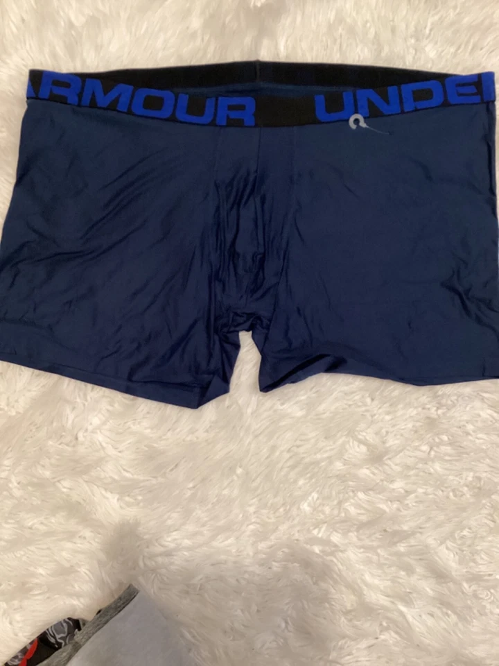 1 Under Armour Ropa Interior Boxer 5XL Entrepierna Breve 5” a 7” $8.5/cada uno Foto 2 de 4
