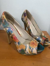 Torta Caliente Size 7.5 Floral Peep Toe Stacked Stiletto Heel Shoe Spring Summer