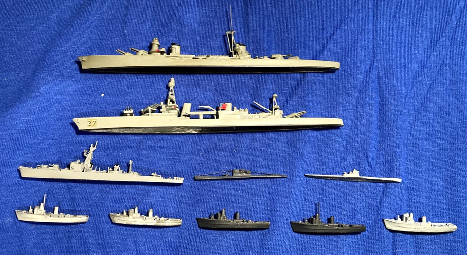 1:1250, 10x Modellschiffe, Fa. Copy/Mercator/Triang, Zerstörer, Kreuzer, U-Boote