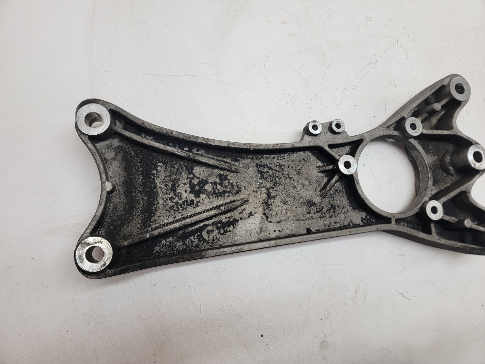 2014 - 2024 MASERATI GHIBLI AUTOMATIC TRANSMISSION GEARBOX MOUNT BRACKET OEM