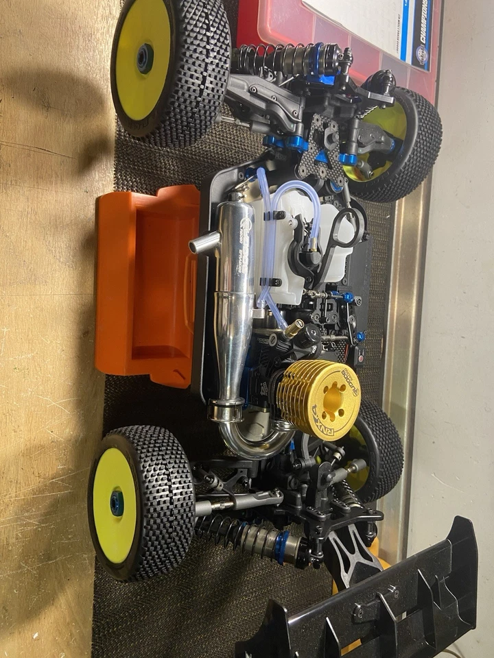 RC 8  B4.1 Associated Buggy 1:8 Nitro Neu Nur Gebaut Komplett Set mit Motor,  - Bild 4 von 4