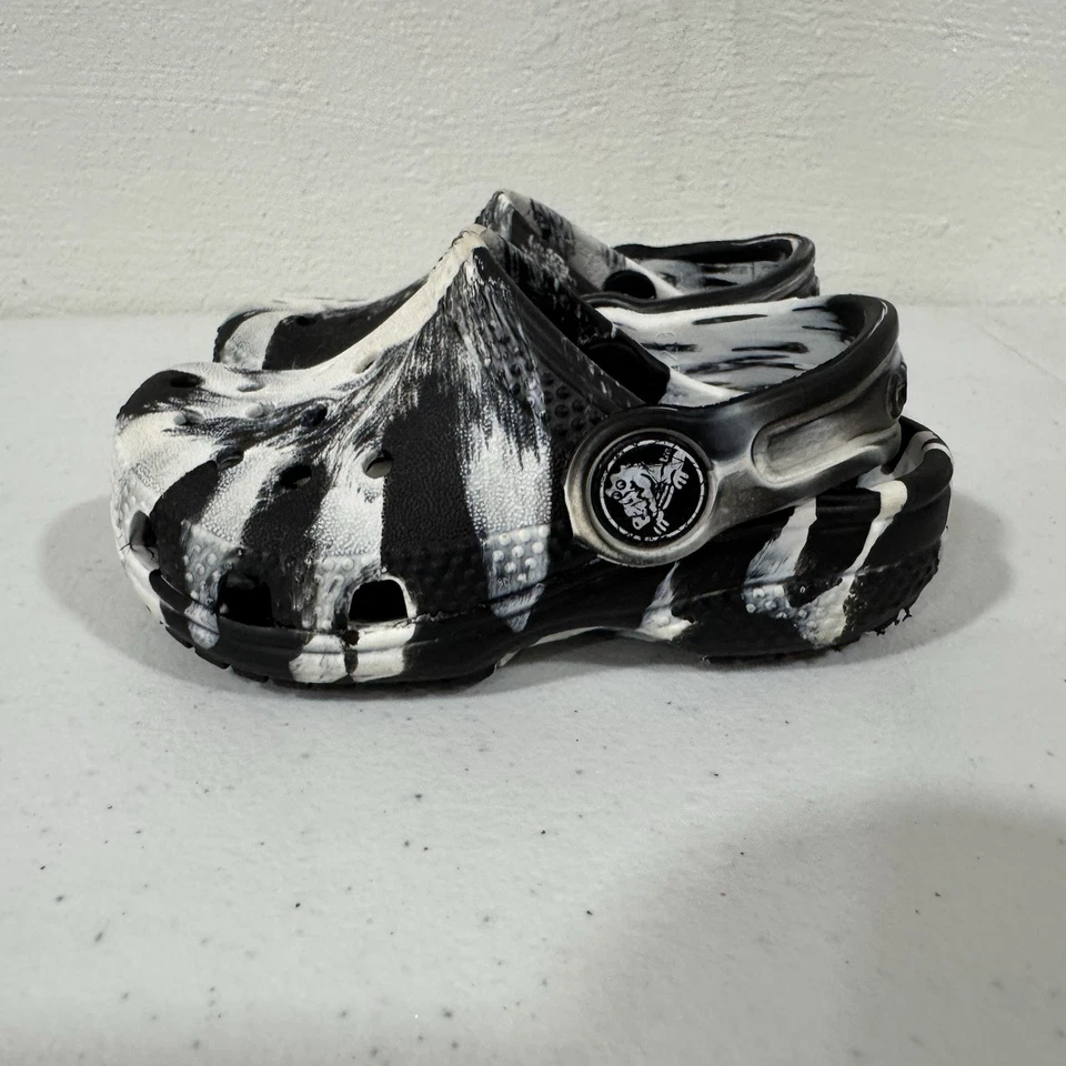 Crocs Toddlers Unisex Classic Marbled Tie-Dye Clog White/Black - Image 4 of 4