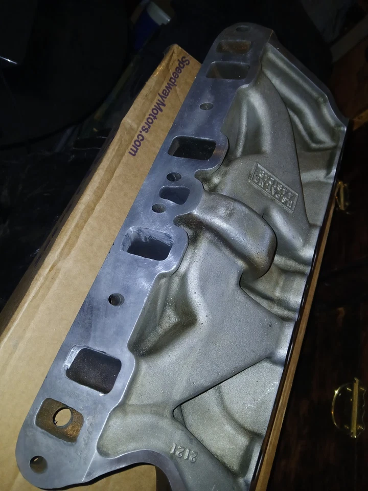 Colector de admisión Edelbrock 2121 Performer 289 para bloque pequeño Ford 260-302 SBF Foto 4 de 4
