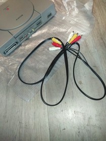 playstation 1 SPCH1001/94000 w/RCA & DC, 2 control, 1 charger + batt, gamesharrk